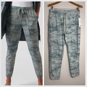 NWT Athleta Farallon Drawstring Jogger Sweatpants Size Small Fog Camo Size Small